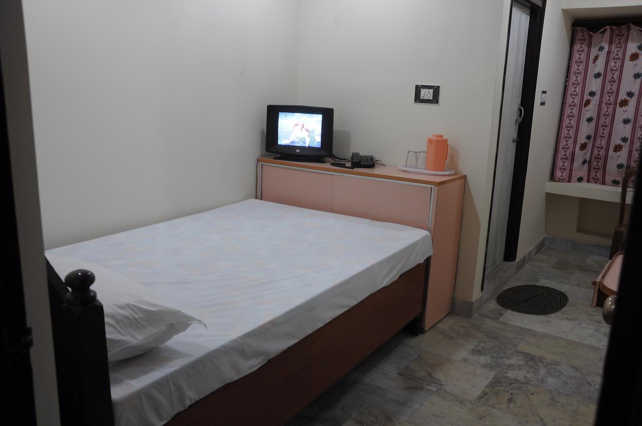 Vani Lodge Visakhapatnam Bagian luar foto